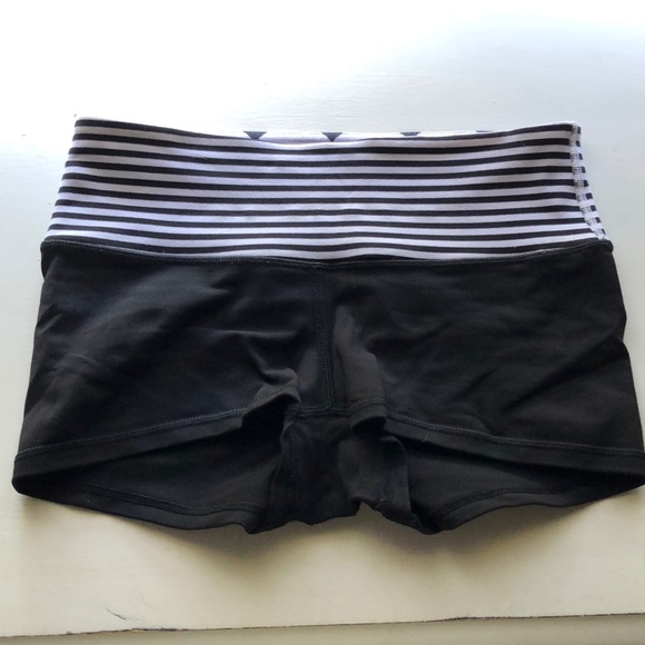 Réversible lululemon shorts - Picture 3 of 4